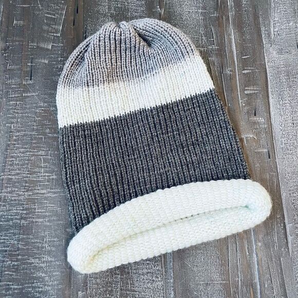 Juniors Kids Knit Crochet Winter Beanie Hat Gray Stripe - Picture 1 of 4